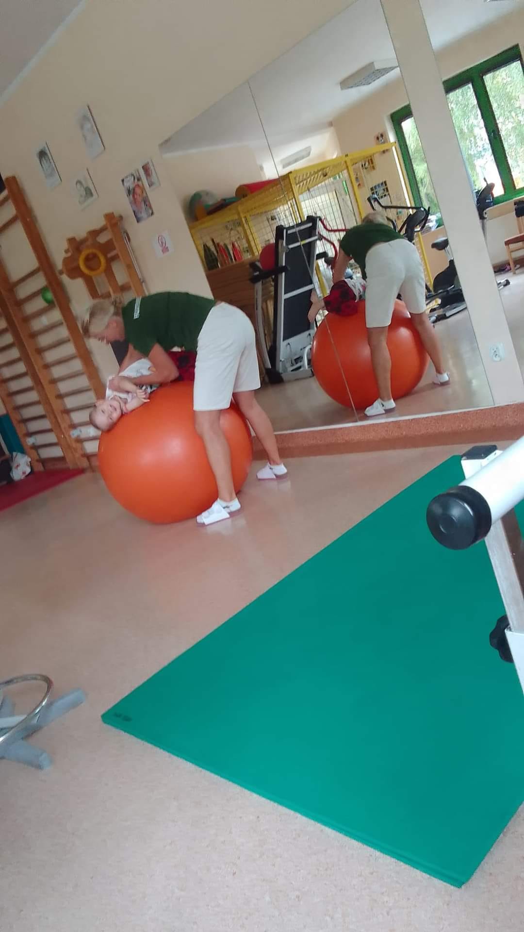 Rehabilitacja Agatki w toku